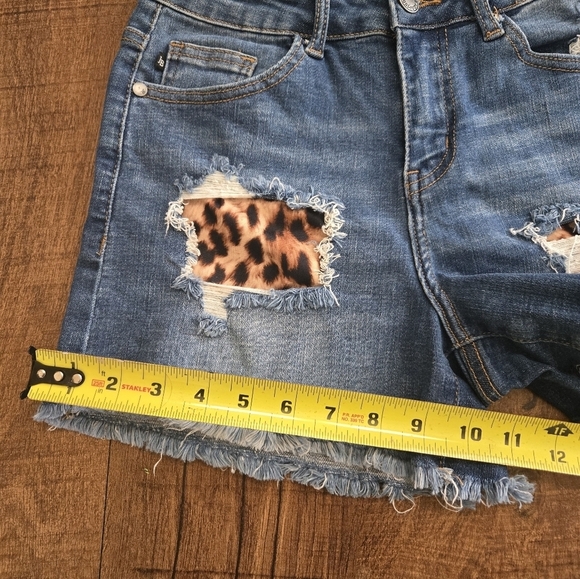Judy Blue Leopard Patch Blue Denim Shorts Size S - Picture 9 of 12